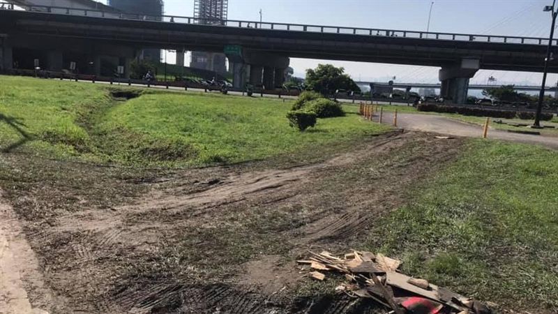 韓造勢毀草皮！網：韓粉出征寸草不生