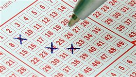 樂透,彩券,頭獎,富翁（示意圖／翻攝自pixabay）