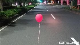 牠,紅氣球,漂浮,電影,小丑(詹先生授權提供)