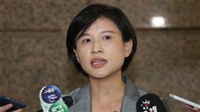 公視董監事審查　鄭麗君發表回應公視董監事名單9日進行審查，21名董事候選名單共通過7名，5名監事候選名單通過1名。文化部長鄭麗君會後受訪時，對有委員指名單「比較弱」一事表示，這對候選人非常不公平且並非事實。中央社記者張皓安攝　108年9月9日