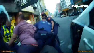 「你打我看看啊」醉男撞警還挑釁