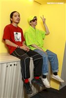 金鐘視覺設計總監廖人帥、平面視覺設計吳建龍接受三立新聞網專訪。（圖／記者林士傑攝影）