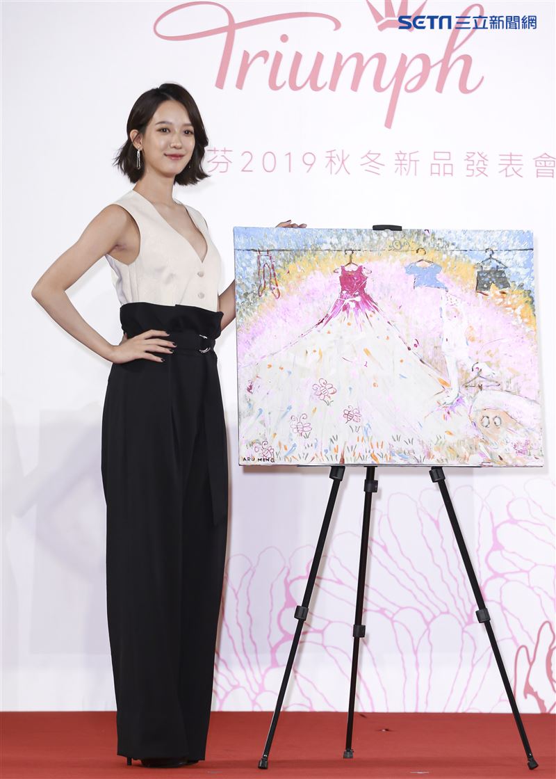 孟耿如火辣現身擔任品牌大使秀出深V事業線。（圖／記者林士傑攝影）