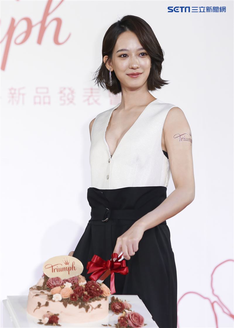 孟耿如火辣現身擔任品牌大使秀出深V事業線。（圖／記者林士傑攝影）