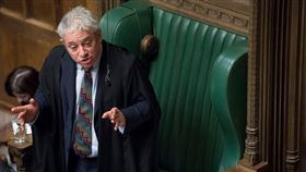 英國國會下議院議長貝爾考9日拋出震撼彈，宣布將於10月31日脫歐日當天辭職，結束10年任期。（圖／翻攝自facebook.com/ukparliament）