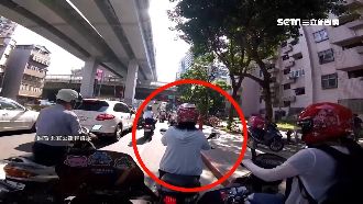 怕曬太陽？女騎士擋路遭譙「衝殺毀」