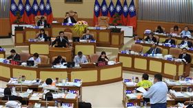 新北預算遭刪還動用　審計處：視情形送監院調查新北市審計處長李錦常9日在議會中表示，正查處市府104年高架自行車道案預算遭全刪後竟還動用新台幣300多萬元，涉嫌違預算法，將在1個月內完成查處，將視情形將全案移送監察院或司法調查。中央社記者王鴻國攝　108年9月9日