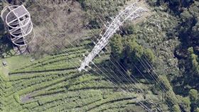 颱風法西9日襲擊日本千葉縣，造成君津市一處電塔傾倒。（共同社提供）