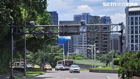 台北市自強隧道實施區間測速（翻攝畫面）