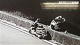 嘉義,蘭潭,溺水,情侶,比愛心（圖／翻攝畫面）
