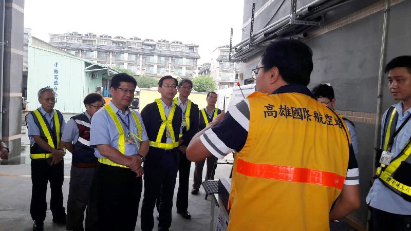高雄機場跑道整建完工　林佳龍讚成果