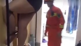 肥胖,豐滿.減重,上下舖,床踢,卡住,大陸,江蘇,同學,學生,　圖／翻攝自微博