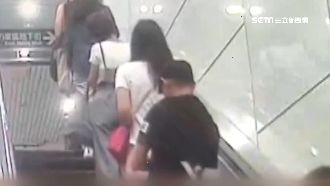 捷運站驚見偷拍狼！正義哥掐脖送警局