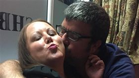 太癡情！交往3年未婚妻突身亡…男1個月後「心碎」病逝（圖／翻攝自Stuart Cooper臉書）