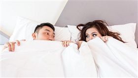 男拜訪女友家長　一見面尷尬炸…女友媽是他一夜情纏綿對象（示意圖／翻數自Pixabay）