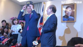 金平送郭董埔鹽順澤宮帽：祝拿冠軍！