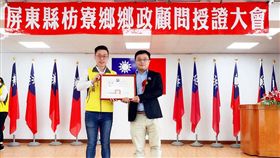 李孟居遊港失聯屏東縣枋寮鄉鄉政顧問李孟居（右）8月18日隻身前往香港旅遊，8月20日上午10時許在香港邊境要過關深圳時，曾傳中國解放軍集結的照片給枋寮鄉長陳亞麟（左），失聯至今。（取自李孟居臉書）中央社記者郭芷瑄傳真　108年9月4日