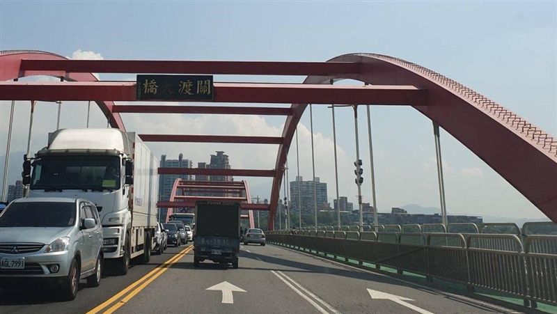 關渡大橋變「關渡X橋」淡水人火大了