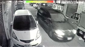 台北市林姓男子遭砍16刀後，1男1女將他丟包在忠孝醫院，經搶救後仍宣告不治（翻攝畫面）