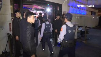 夜店碰撞爆口角　遭警帶回喊：尊重我