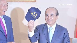 王贈郭冠軍帽　藍中常委怒：凌遲黨