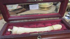 骨董,陽具,象牙,拍賣,英國。(圖/翻攝自推特)