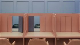 邊緣人快看！這間大學推「一人餐位」　網：單身狗淚謝學校（圖／翻攝自微博）