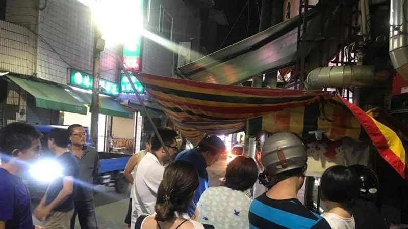鹹酥雞攤排爆　左下角肉色亮點網驚呆