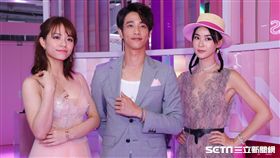 丹麥國際珠寶品牌Pandora在華山文創園區中1A館舉辦「#WhatDoYouLove粉紅體驗展」，今（11日）搶先舉辦開幕派對，特別邀請話題戲劇男神劉以豪，以及兩位跨足電影及戲劇界的女神宋芸樺。(記者林聖凱攝影)