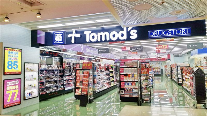 全台彩妝最齊全　開幕開架商品77折