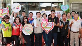 台南首間實物銀行實體店面啟用台南市首間實物銀行實體店面11日在佳里區揭牌啟用，台南市長黃偉哲（前中）等人主持啟用儀式，盼透過開設實體店面，讓各界愛心資源得以善用，減少不必要的浪費。（台南市社會局提供）中央社記者楊思瑞台南傳真　108年9月11日