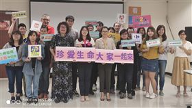 高市府攜手量販業者　推動木炭安全上架高雄市衛生局與經濟發展局合作邀連鎖量販業者共同推動木炭安全上架策略，預計有超過200間連鎖門市將率先施行。（高雄市衛生局提供）中央社記者陳朝福傳真  108年9月11日