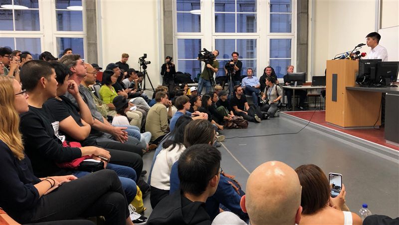 黃之鋒柏林談反送中　群眾自發參與