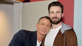 《鋒迴路轉》「007」丹尼爾克雷格（Daniel Craig）、「美國隊長」克里斯伊凡（Chris Evans） IG