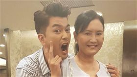 盧尚恩（左）藉著和師姊林嘉俐合演戲劇，在旁學習不少演戲經驗。艾迪昇傳播提供
馬惠珍（右）和潘逸安在戲中飾演母子。艾迪昇傳播提供
馬惠珍臉部摔傷，隔天蓋上厚厚粉底帶傷繼續拍攝。艾迪昇傳播提供
盧尚恩對蚊蟲咬傷過敏，一被叮咬就需就診。艾迪昇傳播提供
盧尚恩戲中扮演憨厚黑手。艾迪昇傳播提供