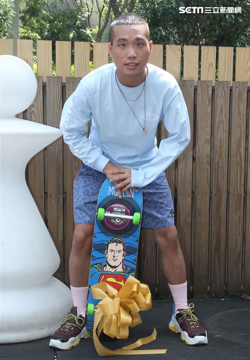 嘻哈俠客許時發行最新國語專輯並加盟角落娛樂。（記者邱榮吉/攝影）