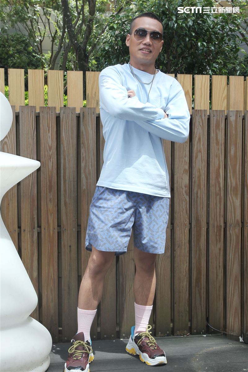 嘻哈俠客許時發行最新國語專輯並加盟角落娛樂。（記者邱榮吉/攝影）