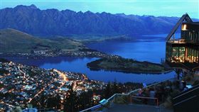圖2-(S)shutterstock_94464481(landscape of Queenstown City New Zealand at Night ).jpg