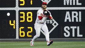 ▲哈波（Bryce Harper）右外野直傳本壘。（圖／美聯社）