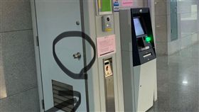 提款機,銀行,門,小精靈,維修,換鈔,PTT　圖／翻攝自PTT