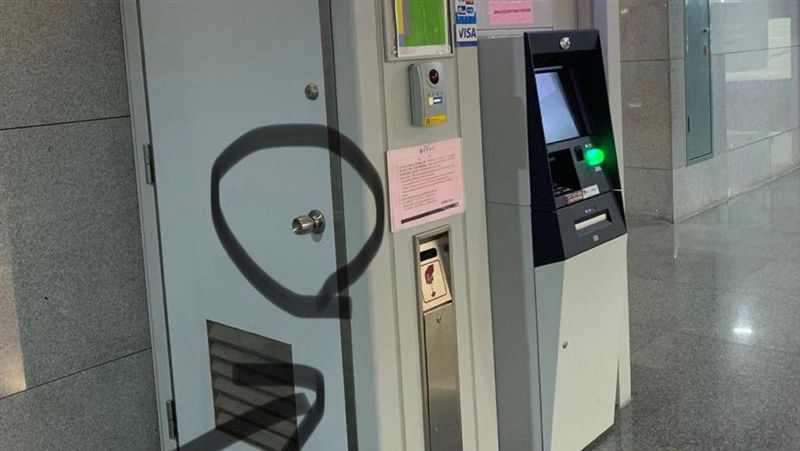 提款機旁的門有何功用？　行家曝真相