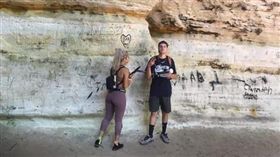 缺德！情侶在4億年岩層塗鴉刻愛心　還比YA拍照打卡

GotYour6Comm twitter