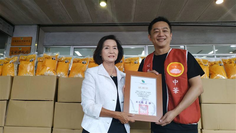 演員陳昭榮行善　捐白米助宜蘭弱勢！