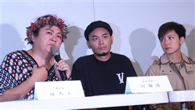 929台港大遊行  港台音樂人呼籲民眾支持為聲援香港反送中，多個民間團體將於29日舉辦「929台港大遊行：撐港．反極權」行動，音樂人何韻詩（右起）、楊大正、巴奈12日舉行記者會，呼籲民眾支持，巴奈講到一半忍不住哽咽泛淚。中央社記者吳家昇攝  108年9月12日