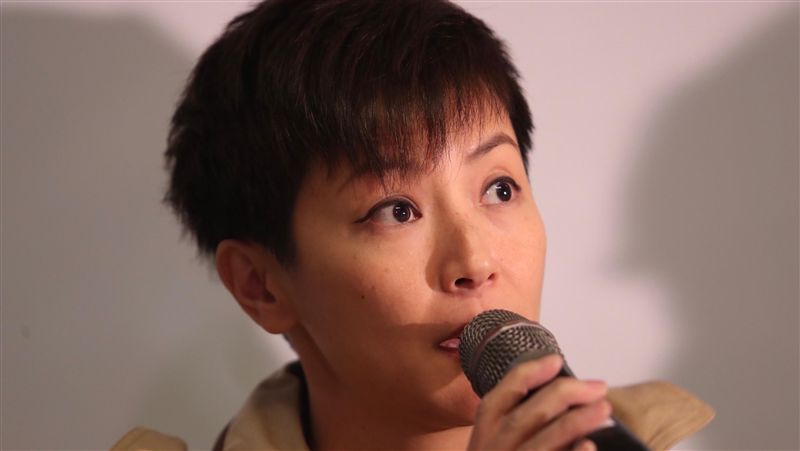 願榮光歸港　何韻詩擬於英美演唱