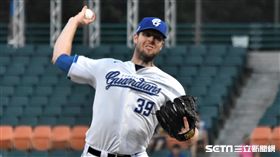 富邦悍將洋投羅力。（圖／記者王怡翔攝）
