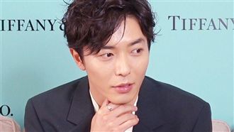 受封「最慾館長」！金材昱表情超曖昧