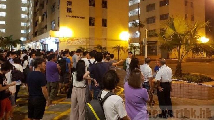 不滿反送中唱歌　住戶扔腐蝕液7人傷