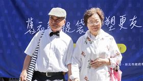 舊衣衫變身時尚提袋（1）新北市三峽區甘樂文創合習聚落13日推出「913（舊衣衫）循環共享提袋」計畫，並邀請民眾走秀展示由不要的舊衣改造成的時尚購物袋。（合習聚落提供）中央社記者黃旭昇新北市傳真　108年9月13日