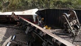 剛果,偷渡,火車,脫軌（圖／翻攝自推特@K24Tv）